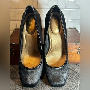 Black Me Too Faux Horse Hair Heels size 8.5 fits like an 8